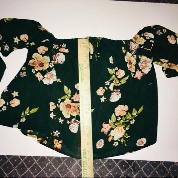 🍭 Boho inTu Green Floral Print Off The Shoulder Crop Top Size Small EUC - Picture 8 of 16